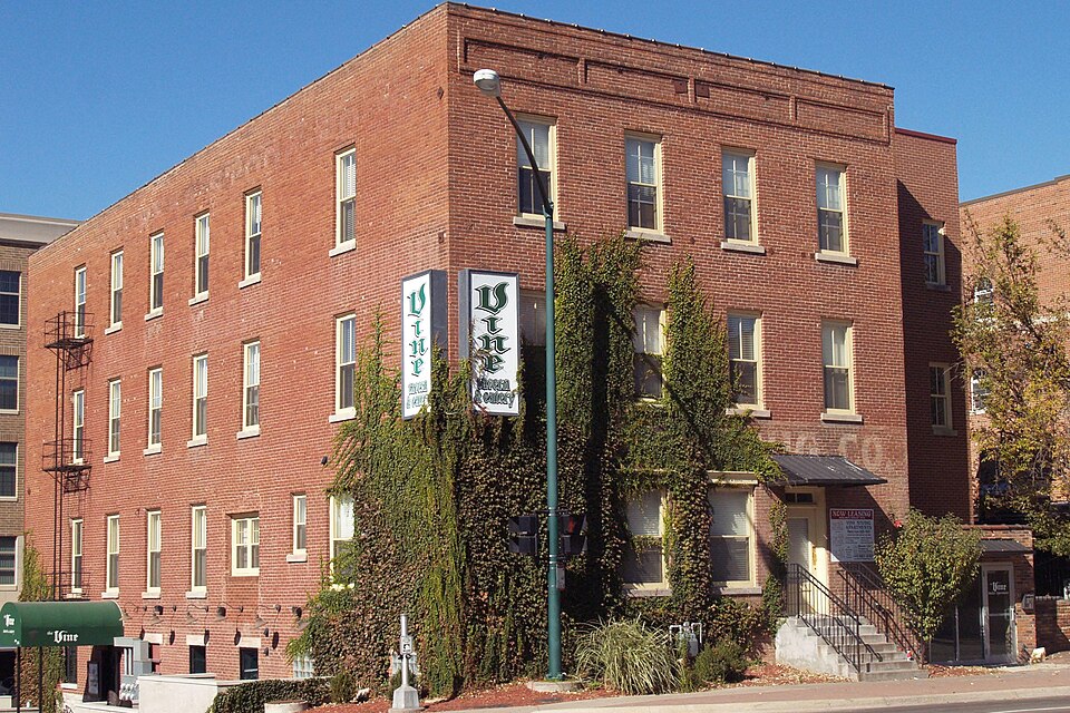 Photograph of Hawthorne Glove and Novelty Company-Shrader Drug Company Building