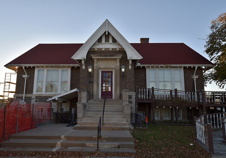 Photograph of Bloomfield Public Library