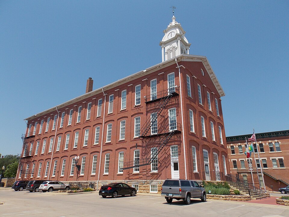 Photograph of Dubuque City Hall