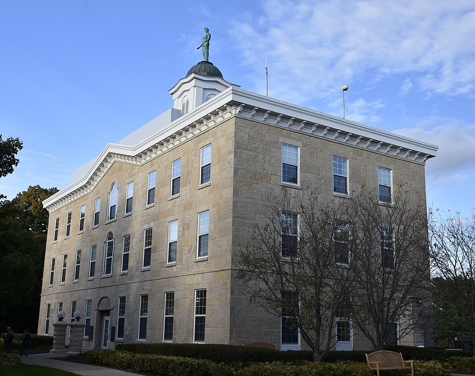 Photograph of Alexander-Dickman Hall