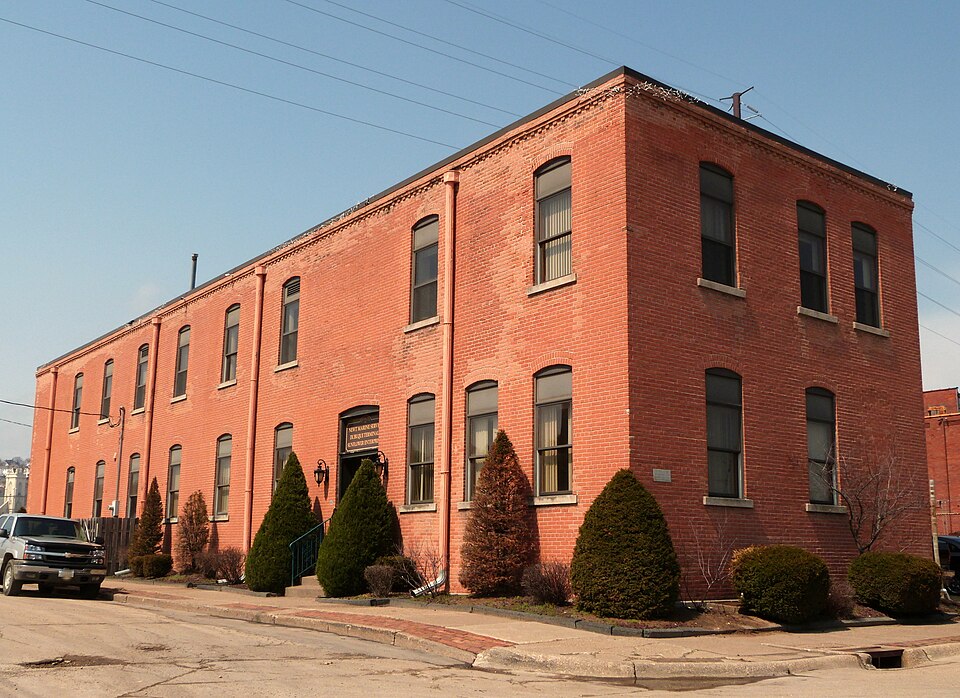 Photograph of Diamond Jo Boat Store and Office