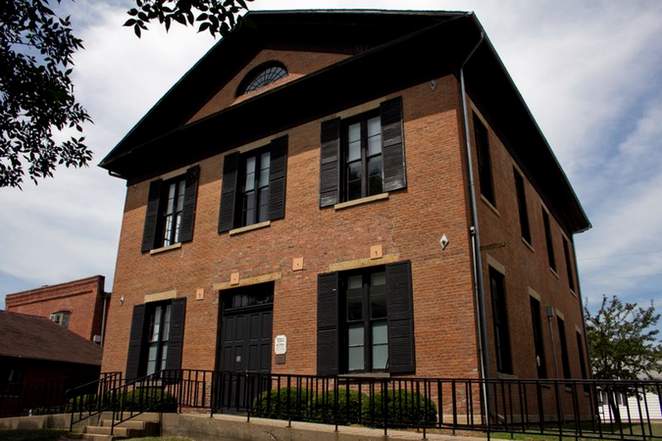 Photograph of Van Buren County Courthouse