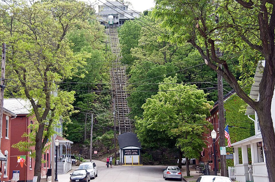 Photograph of Fenelon Place Elevator