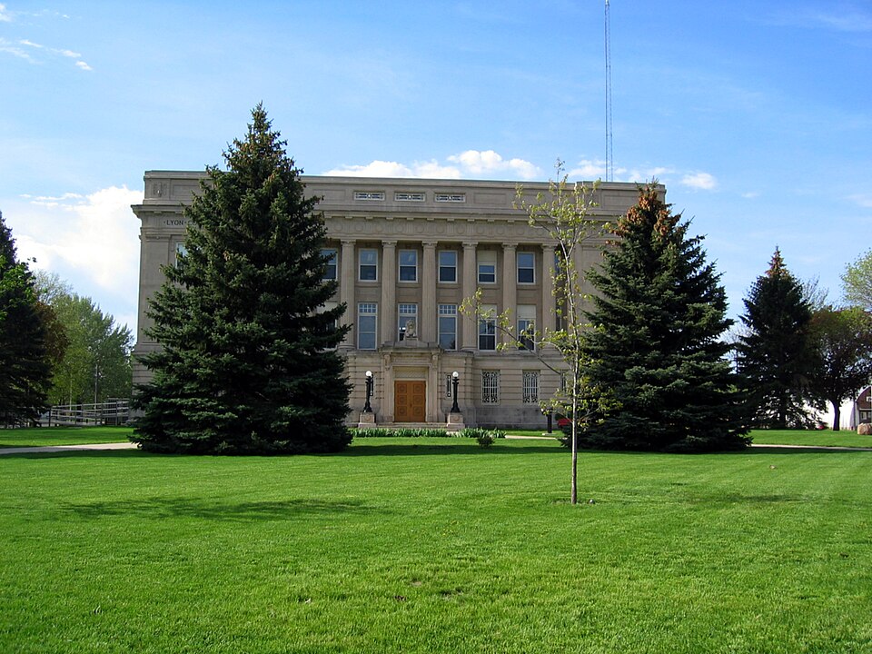 Photograph of Lyon County Courthouse