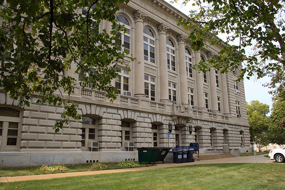 Photograph of Boone County Courthouse