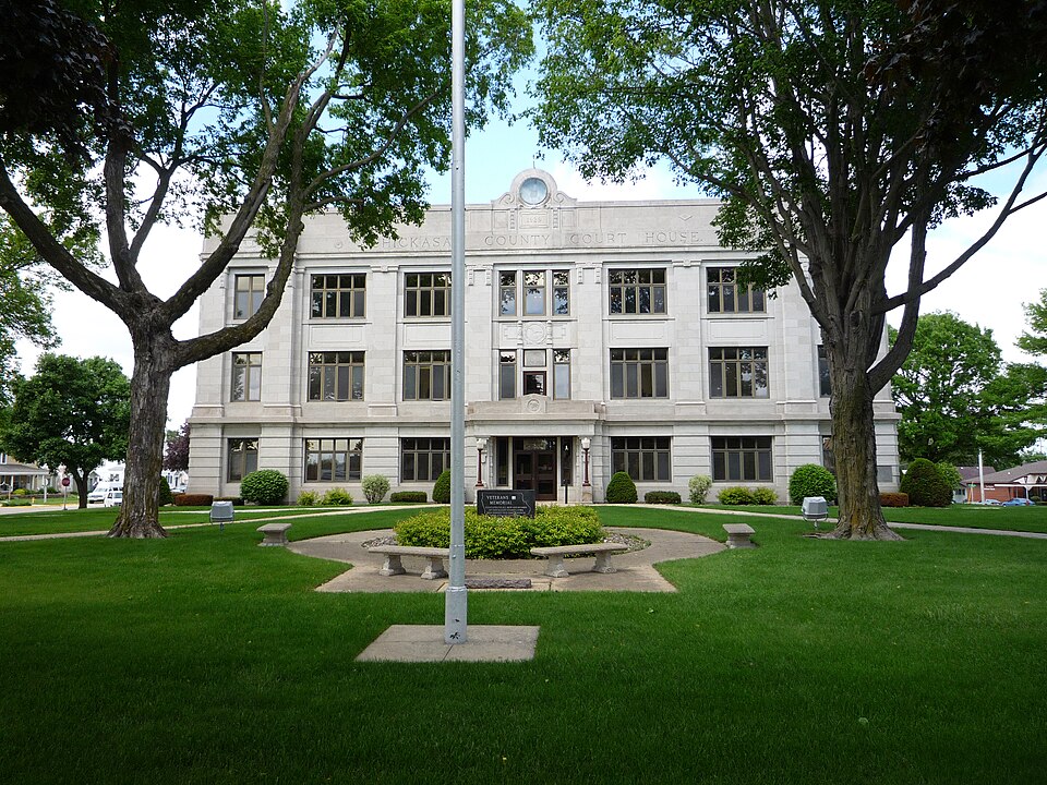 Photograph of Chickasaw County Courthouse