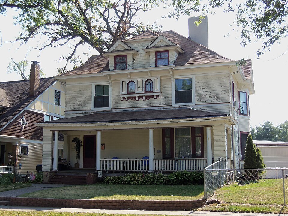 Photograph of Dr. George McLelland Middleton House and Garage