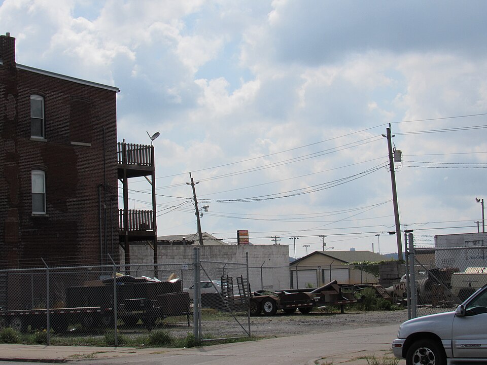Photograph of Building at 1119-1121 W. Third Street