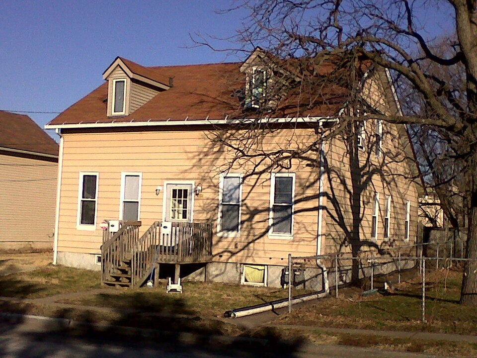 Photograph of House at 1646 W. Second Street