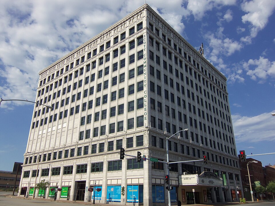 Photograph of Kahl Building