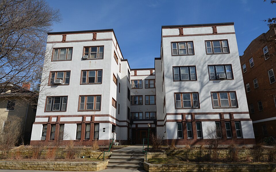 Photograph of Summit Apartment Building