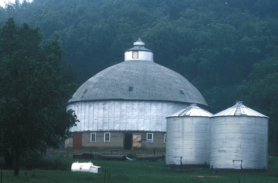 Photograph of Round Barn, Millville Township