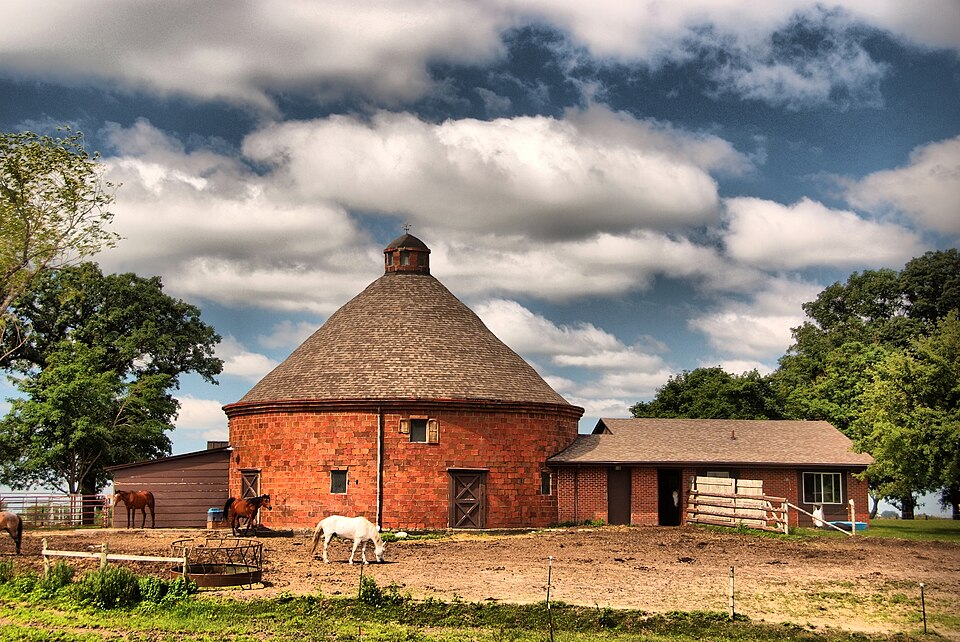 Photograph of Octagon Round Barn, Indian Creek Township