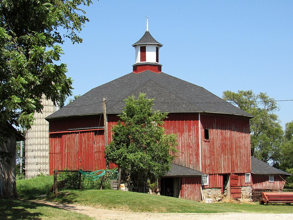 Photograph of Roberts Octagon Barn