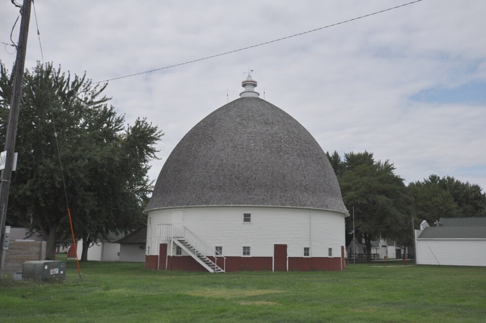 Photograph of Tonsfeldt Round Barn
