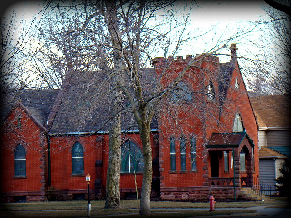 Photograph of Trinity Memorial Episcopal Church (Mapleton, Iowa)