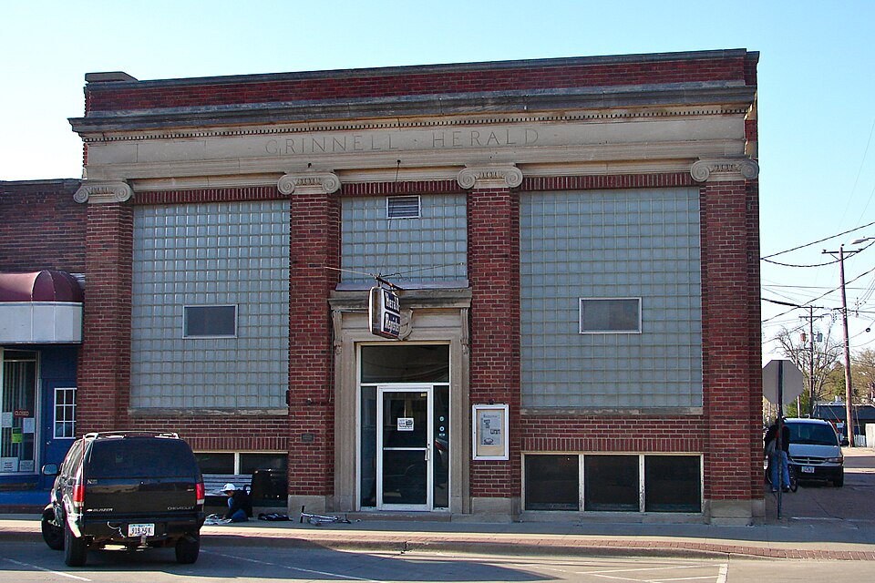Photograph of Grinnell Herald Building