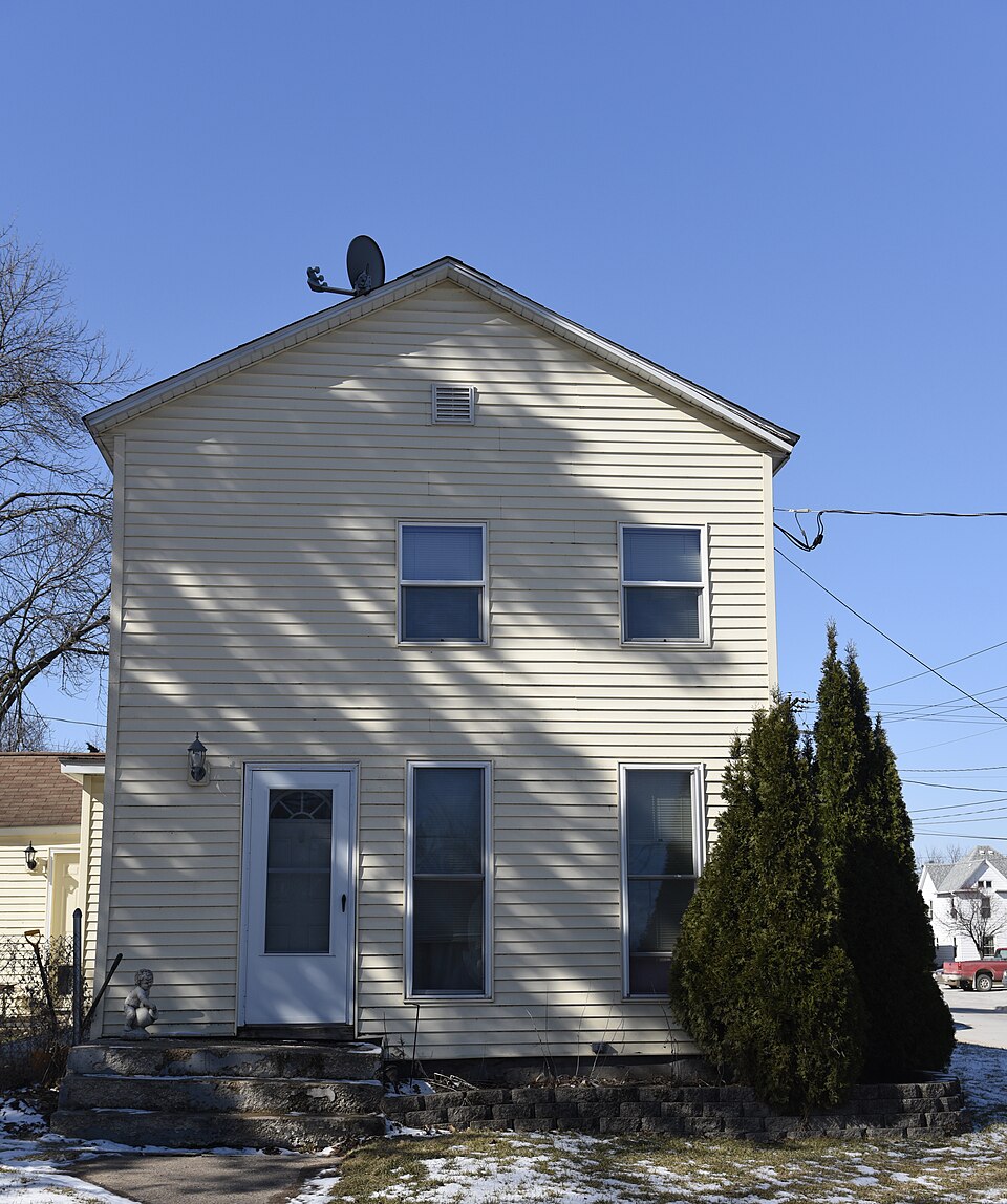 Photograph of House at 111 East Maple Street