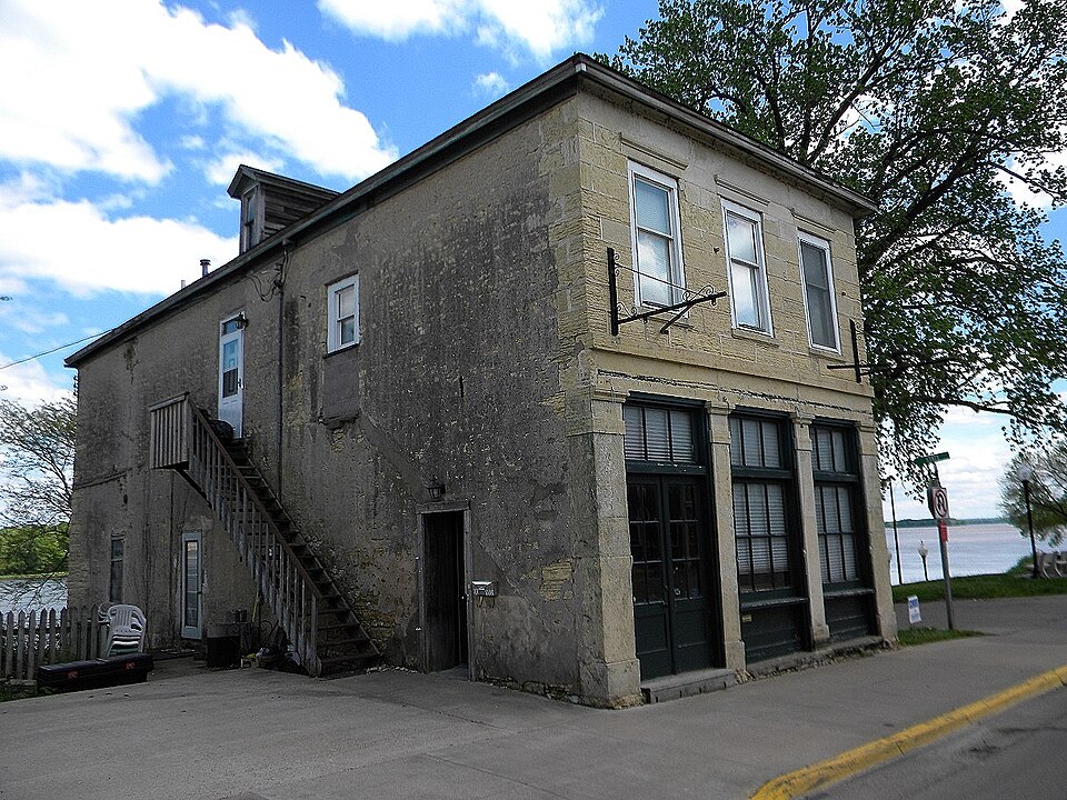 Photograph of Building at 101 North Riverview Street