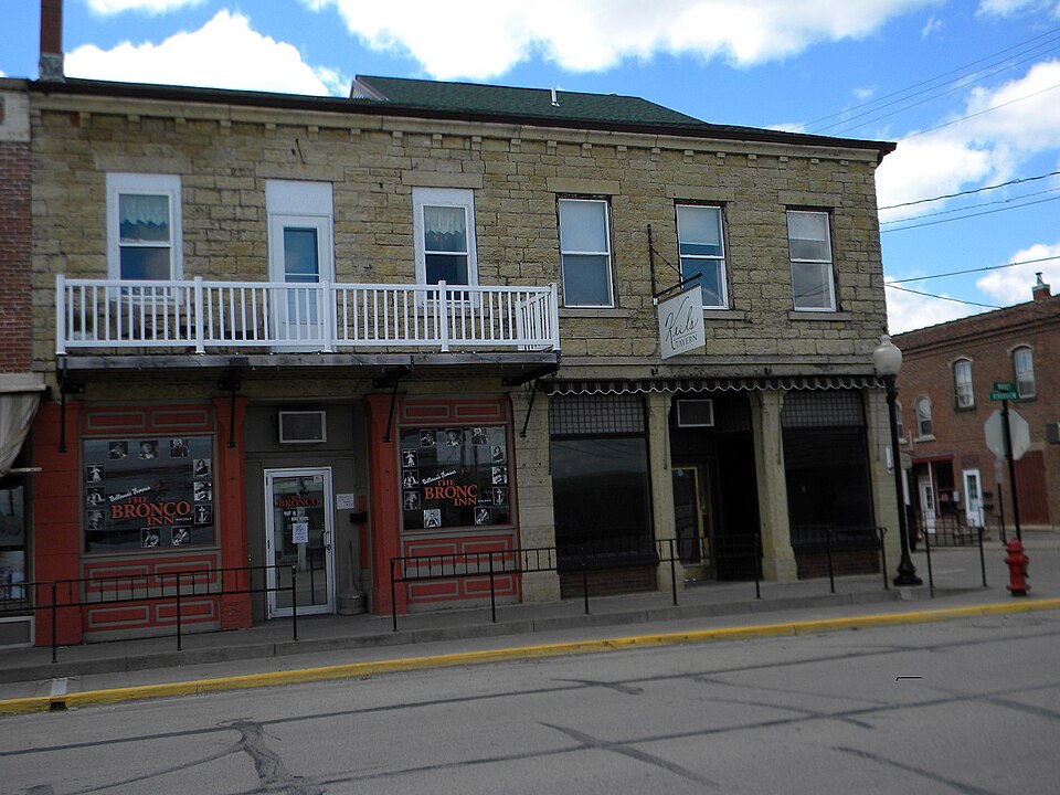 Photograph of Building at 130-132 North Riverview Street