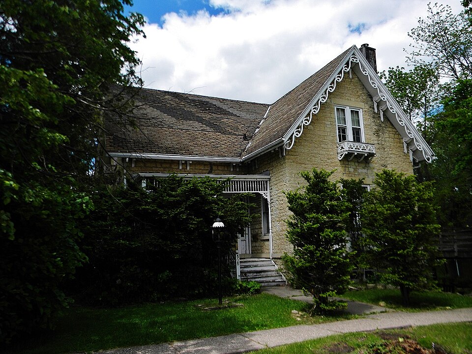 Photograph of House at 505 Court Street