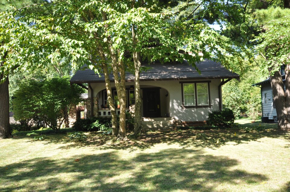 Photograph of Gilmour B. and Edith Craig MacDonald House