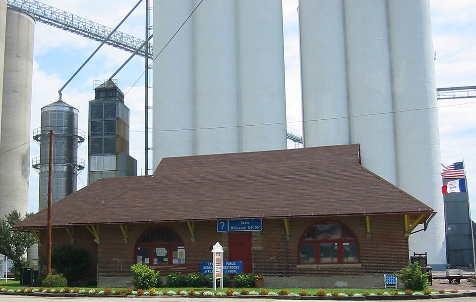 Photograph of Burlington, Cedar Rapids & Northern Passenger Depot-Dows
