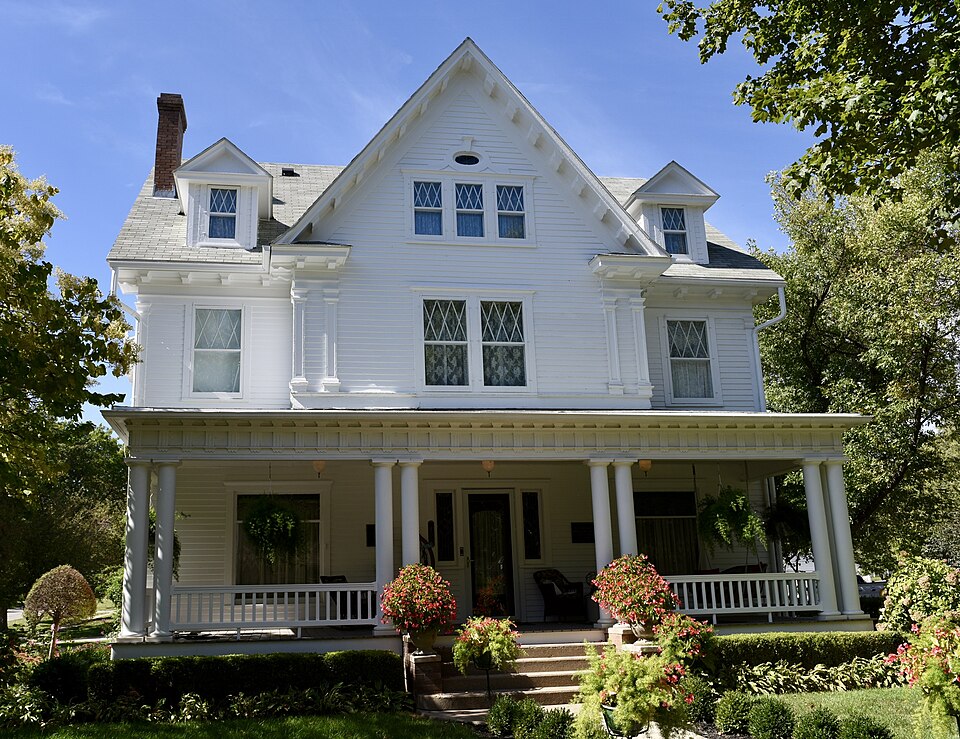 Photograph of W.T.S. White House and Carriage House