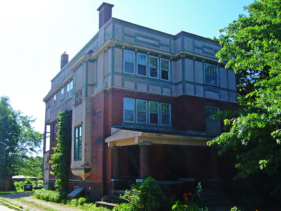 Photograph of Franklin Apartments