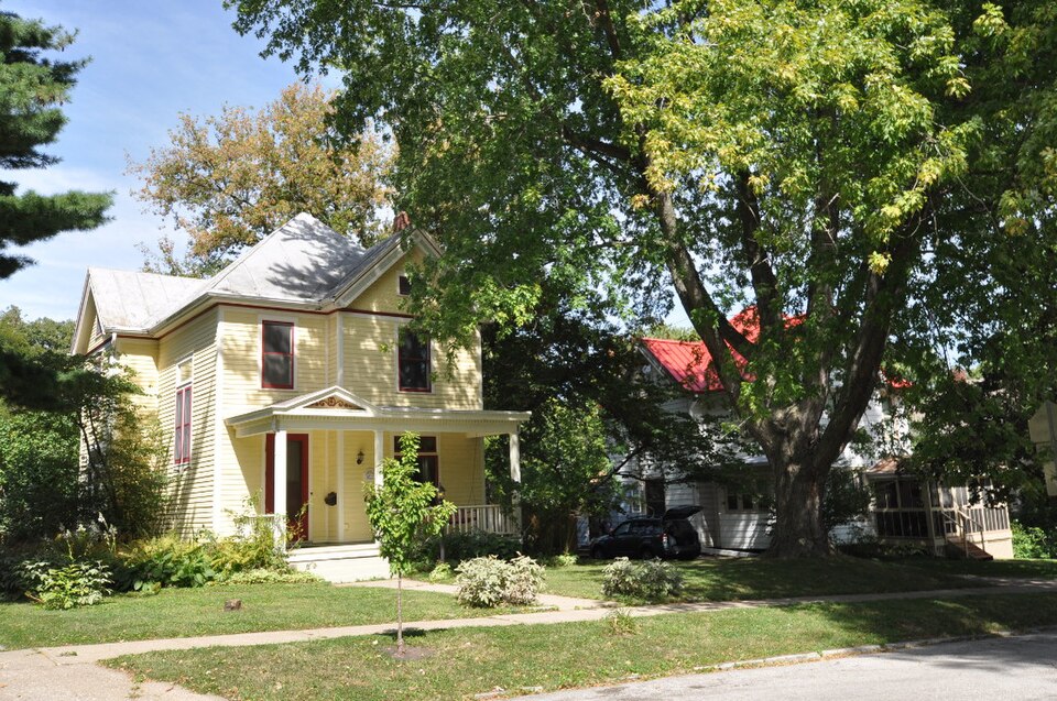 Photograph of East College Street Historic District