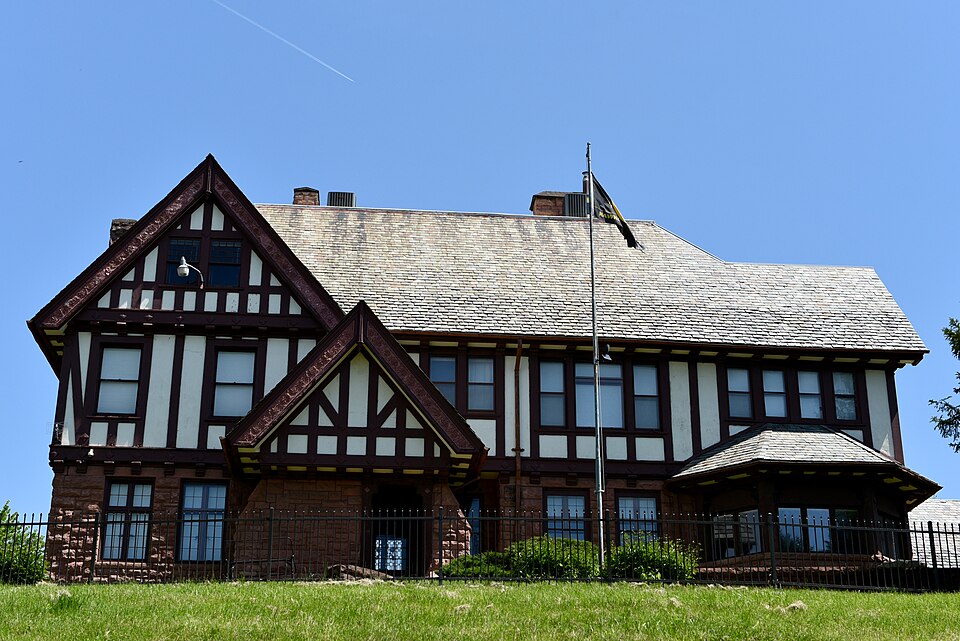 Photograph of Fifth Street Bluff Historic District