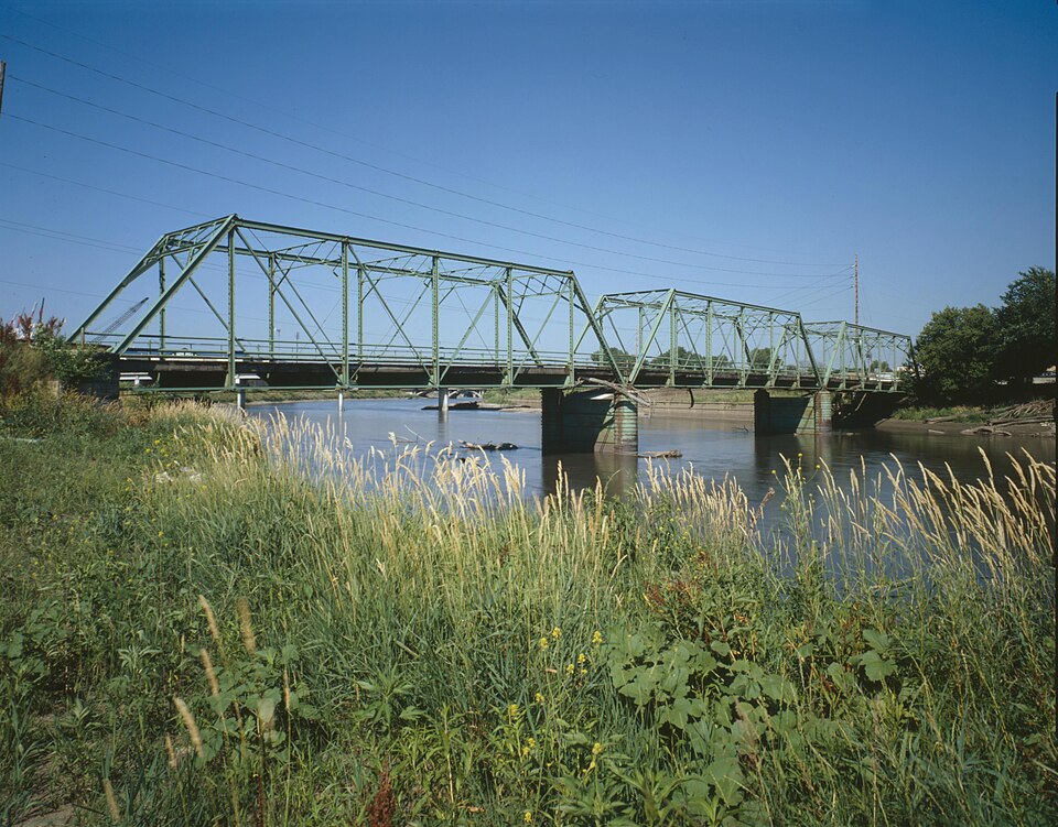 Photograph of Southwest Fifth St. Bridge