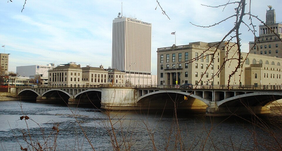 Photograph of First Avenue Bridge