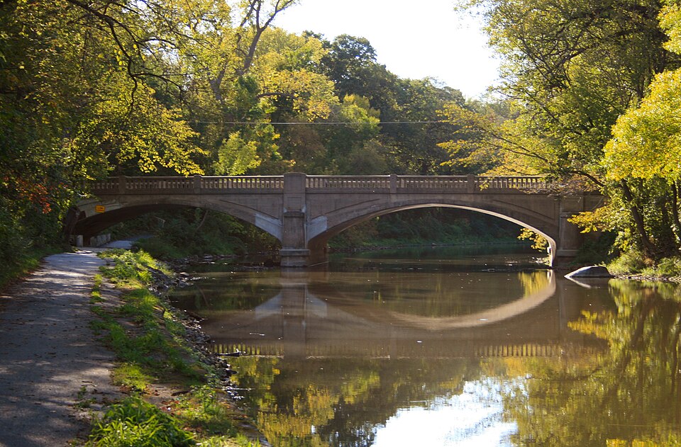 Photograph of Stewart Avenue Bridge