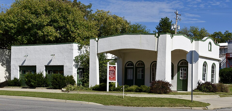 Photograph of Bedford Oil Company Station