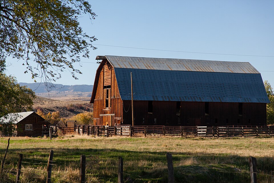Photograph of Edwards-Gillette Barn