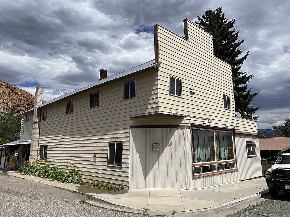 Photograph of Twin Peaks Sports