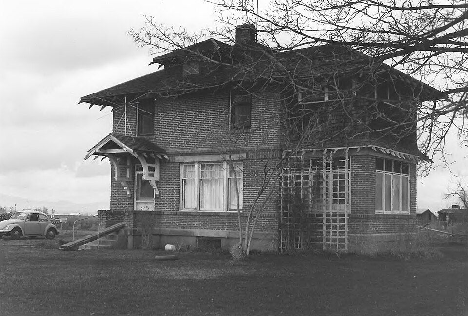 Photograph of Archie Larsen House