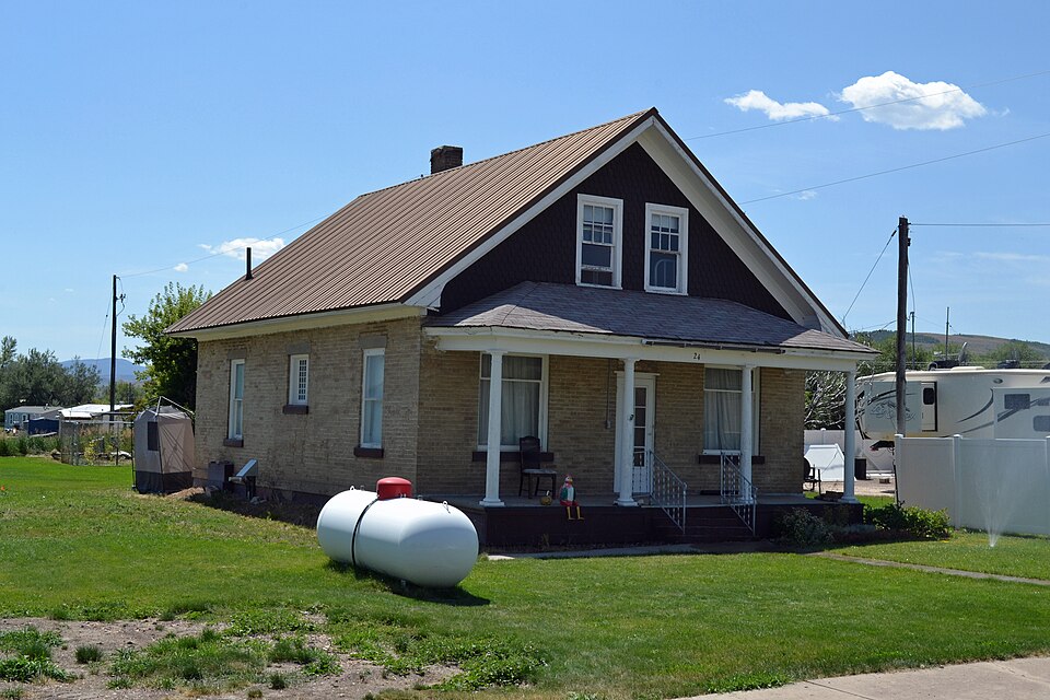 Photograph of Robert Kelsey Bungalow