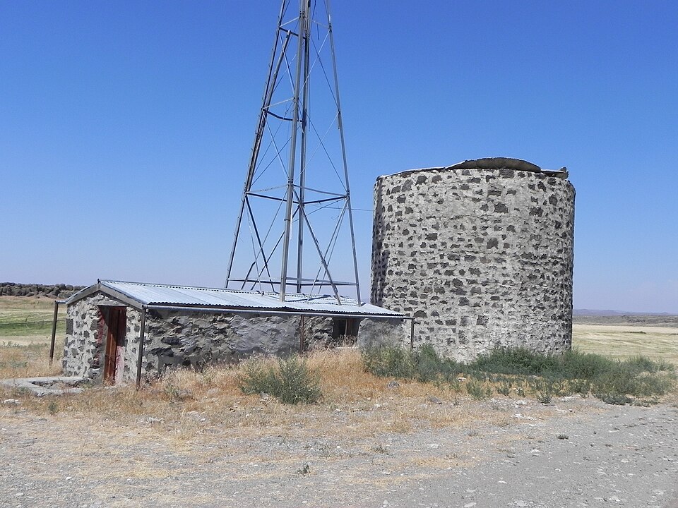 Photograph of Darrah House and Water Tank House