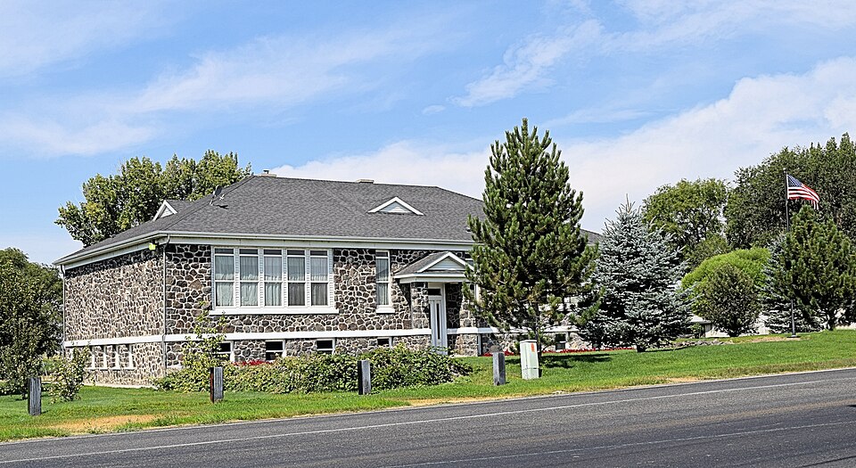 Photograph of Canyonside School
