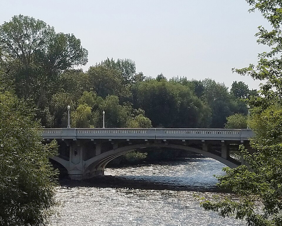 Photograph of Capitol Boulevard Memorial Bridge