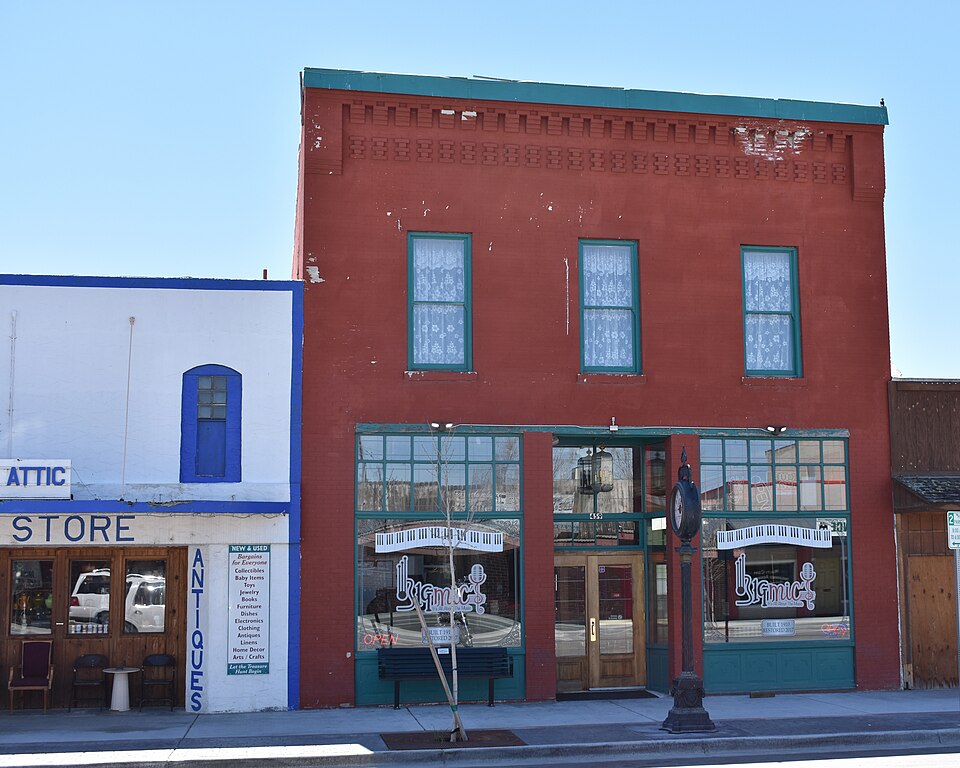 Photograph of Lilyquist-Christianson Building