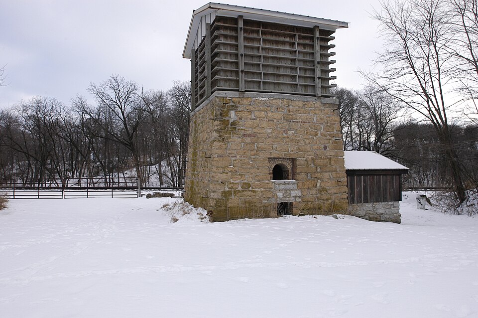 Photograph of Buffalo Grove Lime Kiln