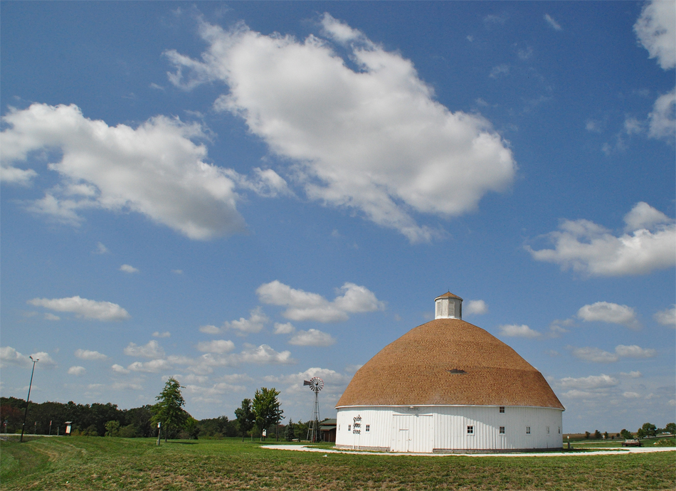 Photograph of Lewis Round Barn