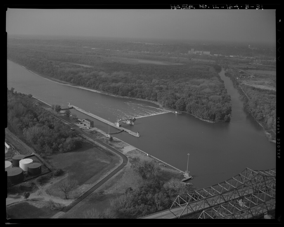 Photograph of Peoria Lock and Dam