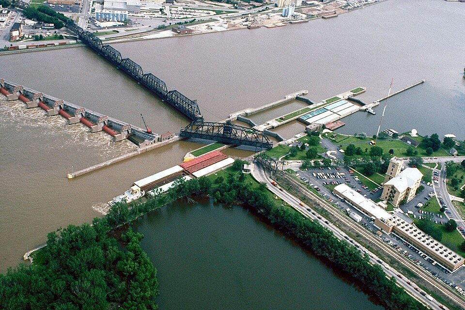 Photograph of Lock and Dam No. 15
