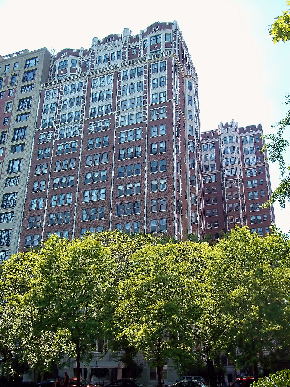 Photograph of Building at 2440 N. Lakeview Avenue