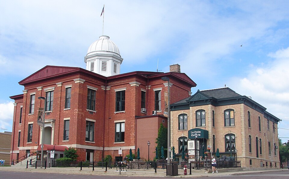 Photograph of Old McHenry County Courthouse