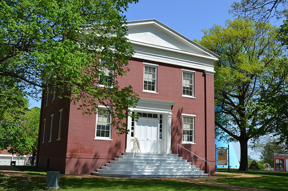 Photograph of Mount Pulaski Courthouse State Historic Site